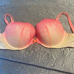 Victoria’s Secret 38C Very Sexy Push Up Bra.